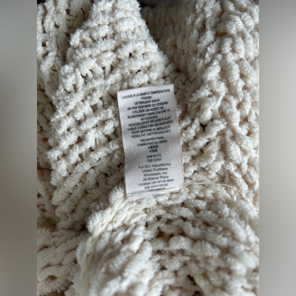 FREE PEOPLE PARK SLOPE V NECK OVERSIZED IVORY SWEATER. ROLLED HEM, LIGHTWEIGHT - Picture 10 of 11
